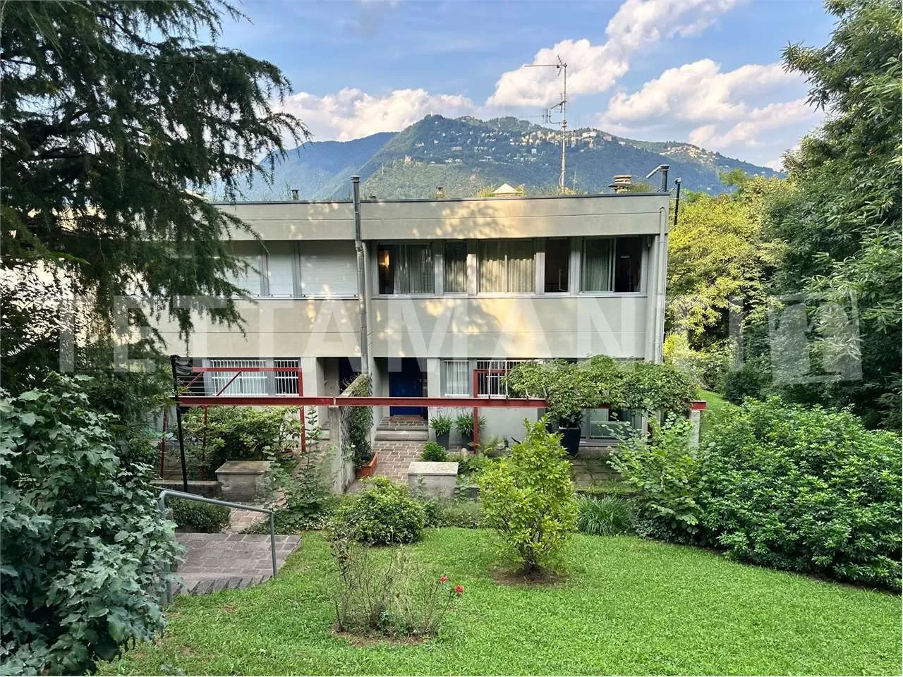 VILLA CON MAGNIFICA VISTA LAGO