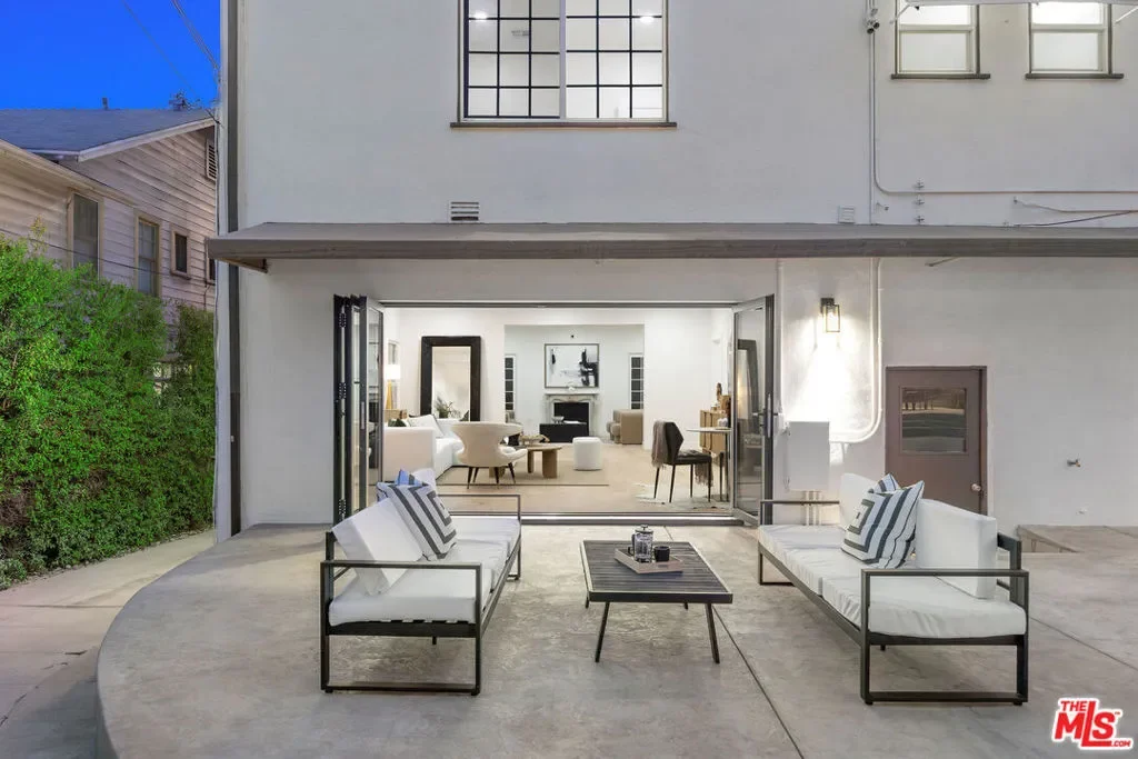 832 S Plymouth Boulevard, Los Angeles, California, United States. - Photo 1