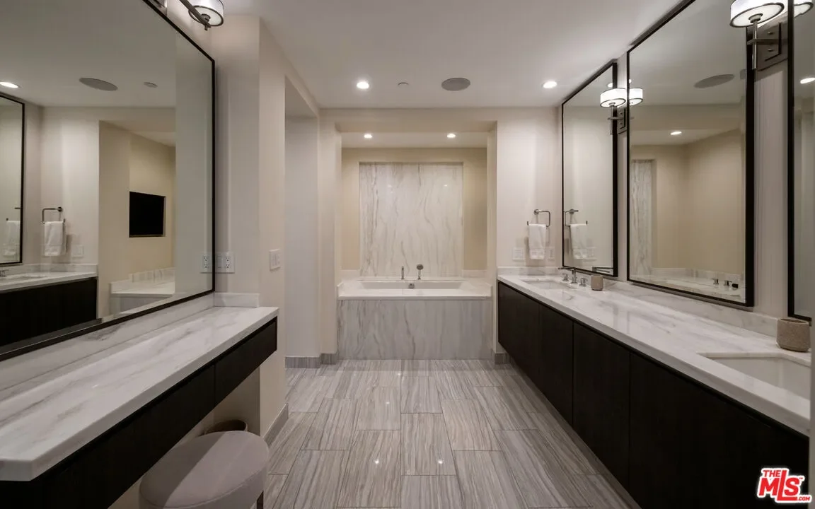 460 N Palm Dr, Beverly Hills, California, United States. - Photo 2