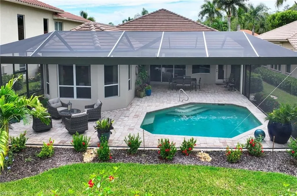 Exterior photo 7