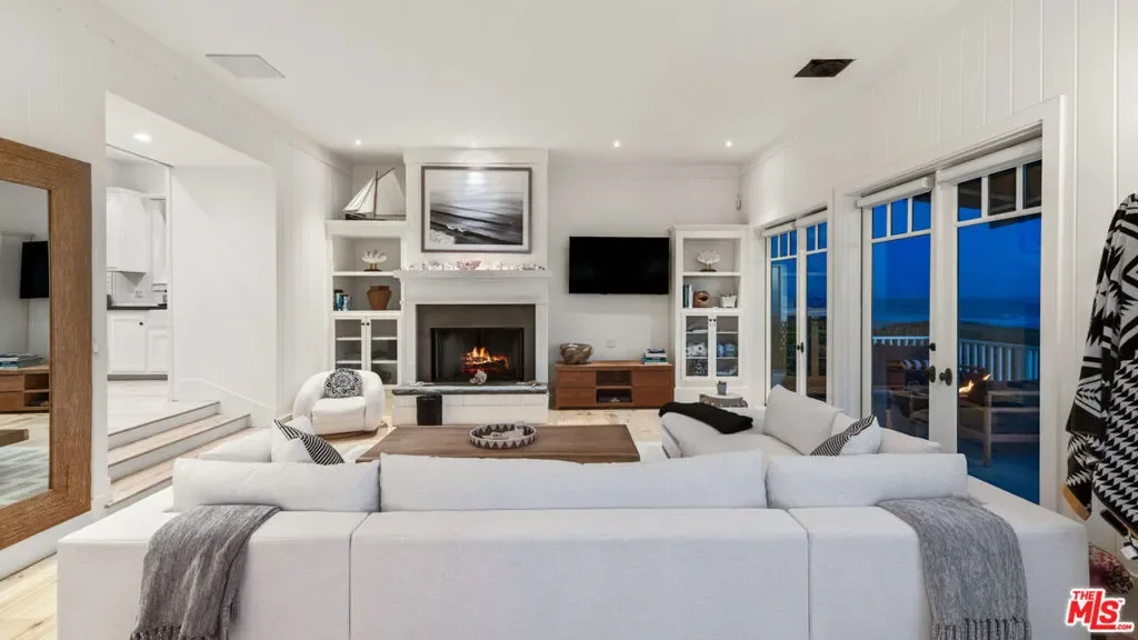 30718 Pacific Coast Highway, Malibu, California, United States. - Photo 17
