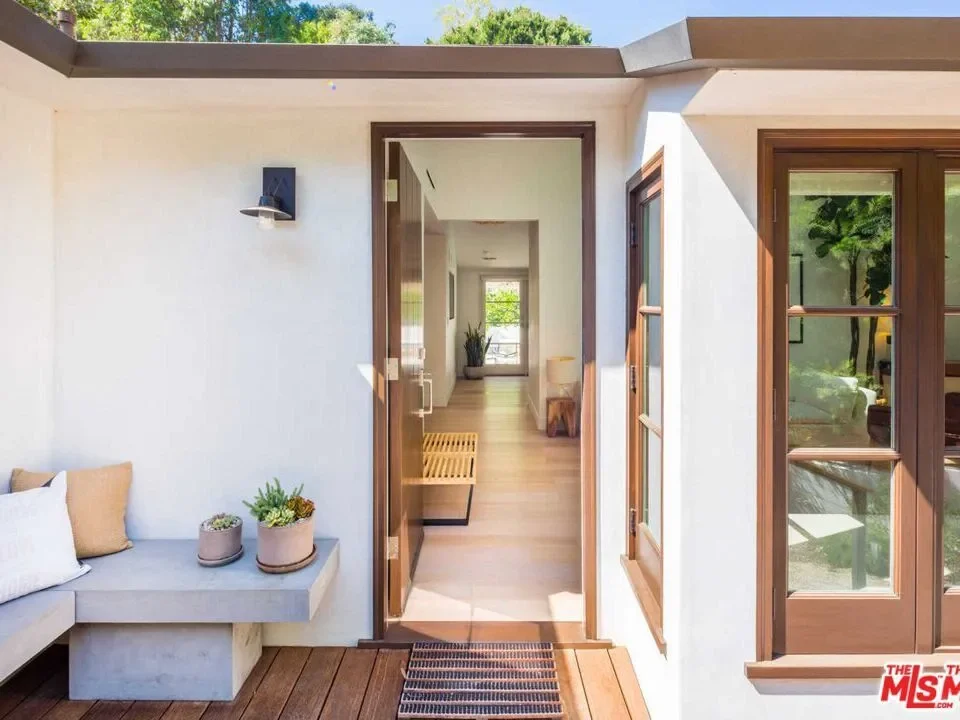 3279 Ledgewood Drive, Los Angeles, California, United States. - Photo 5