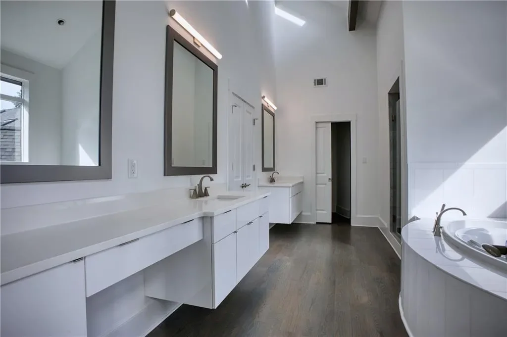 2883 W Roxboro Road NE, Atlanta, Georgia, United States. - Photo 32