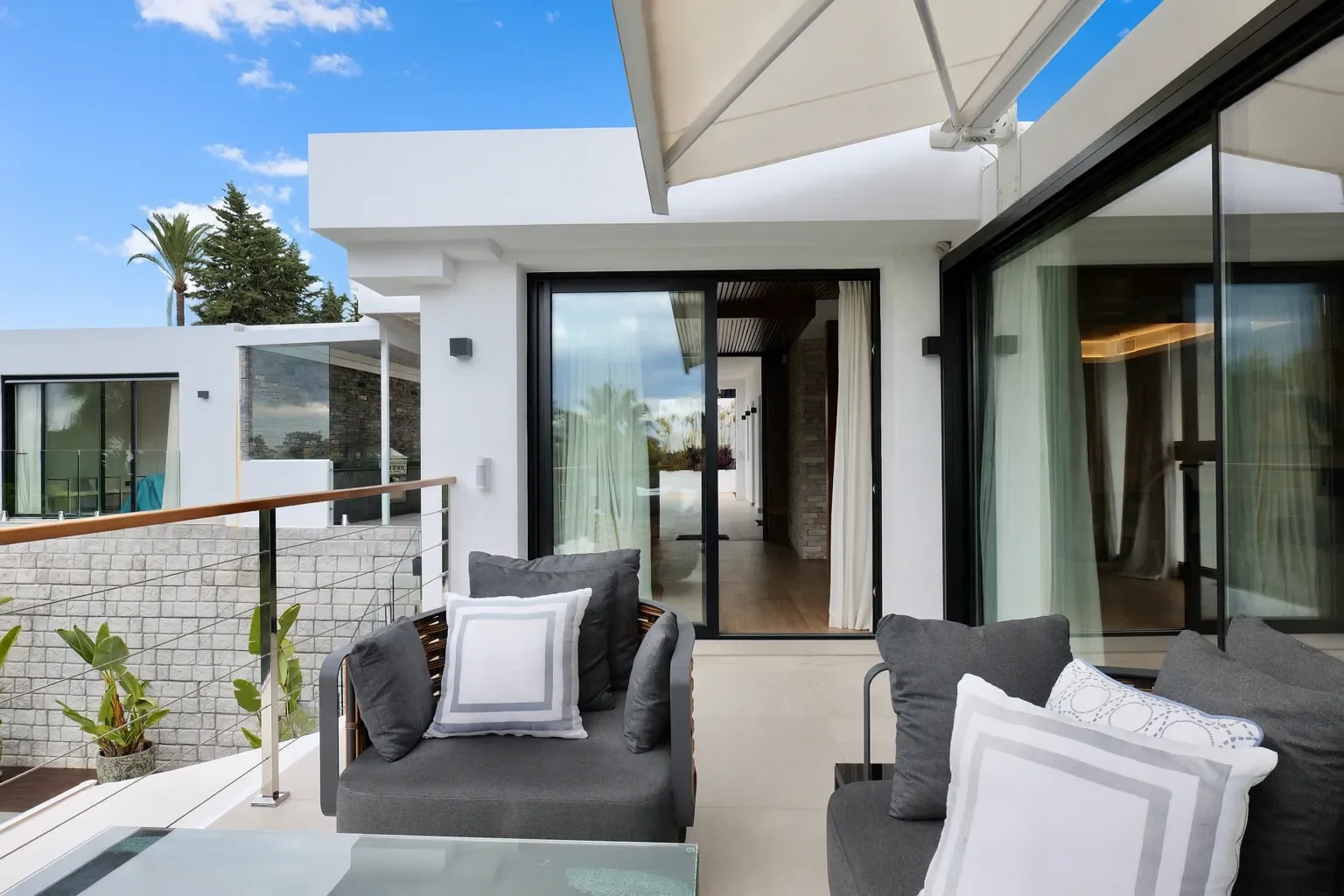 Exterior photo 9