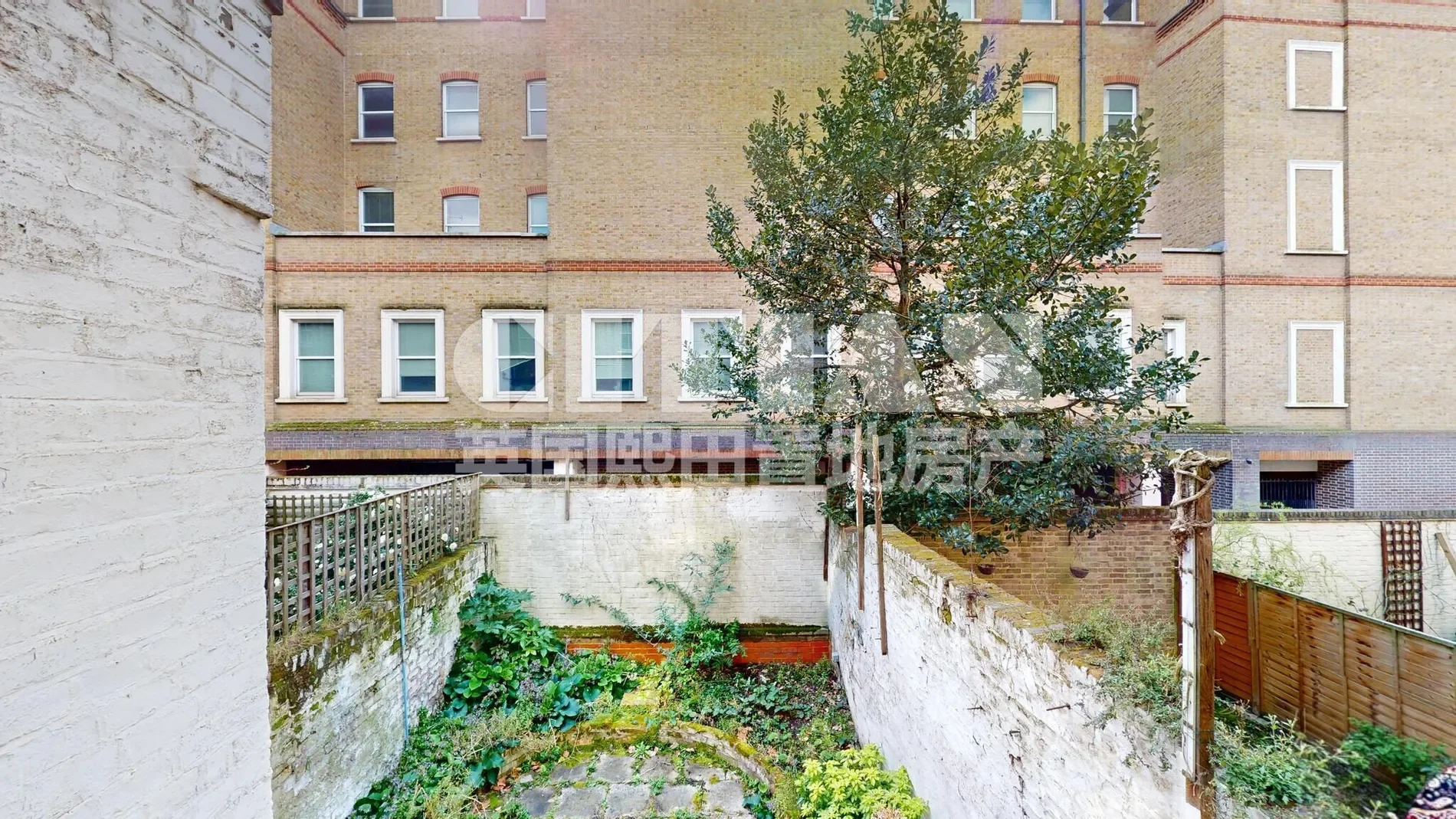 Exterior photo 2