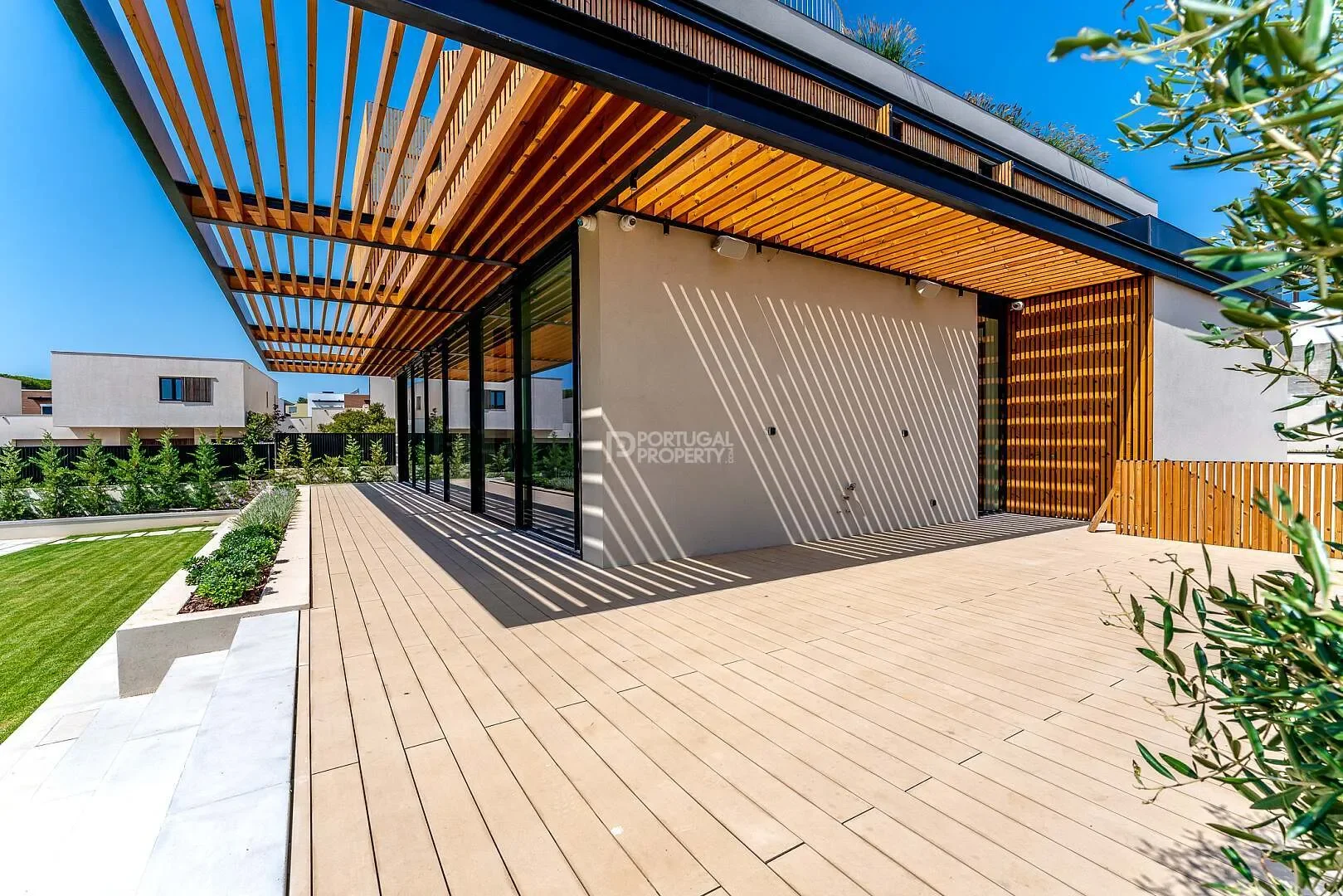 Exterior photo 9