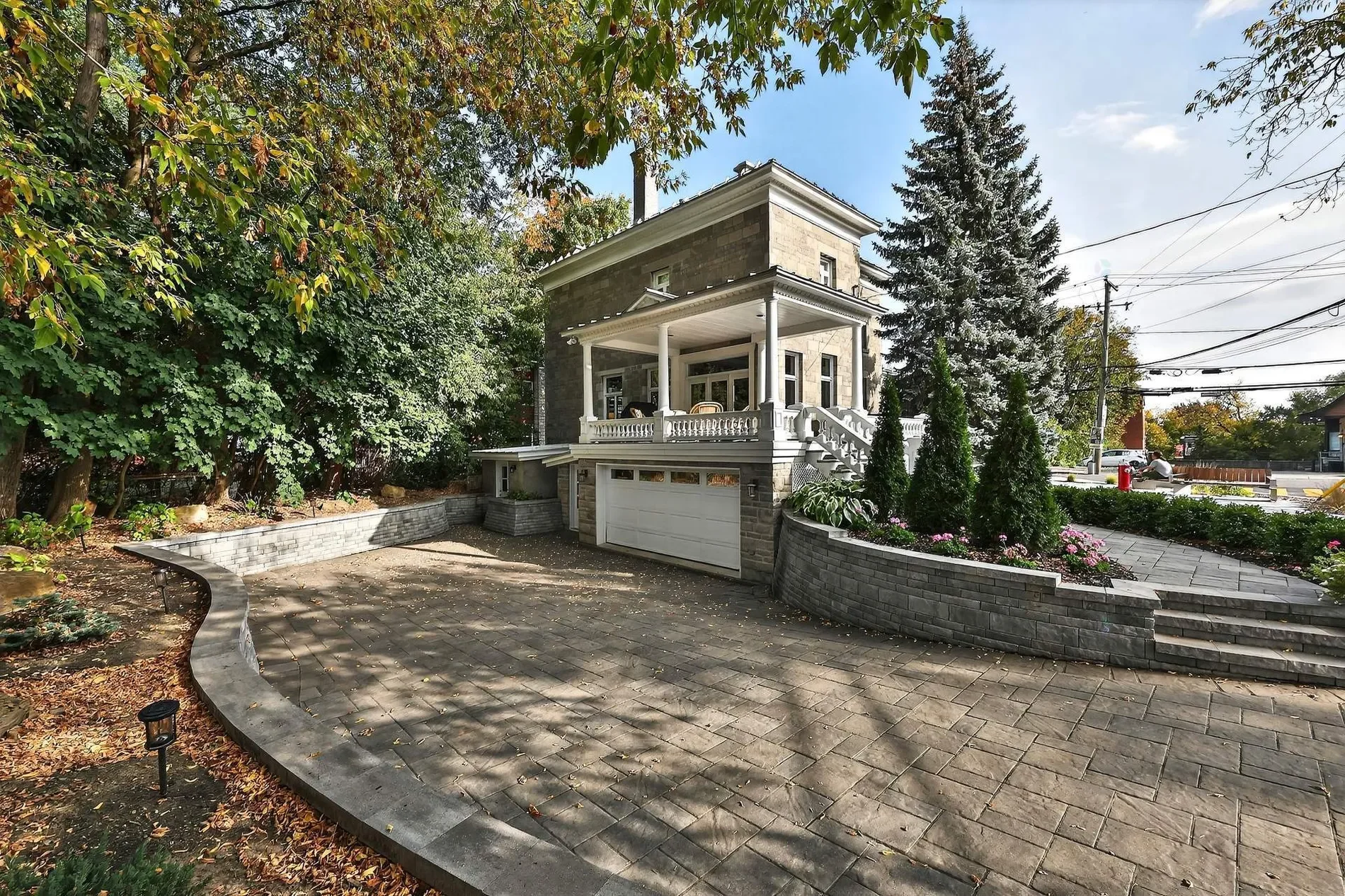 Exterior photo 6