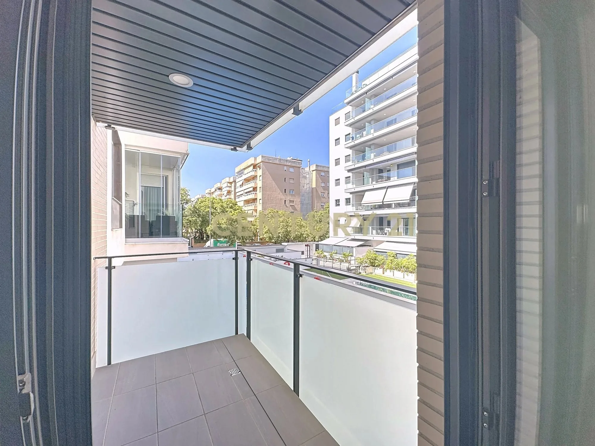 Exterior photo 2