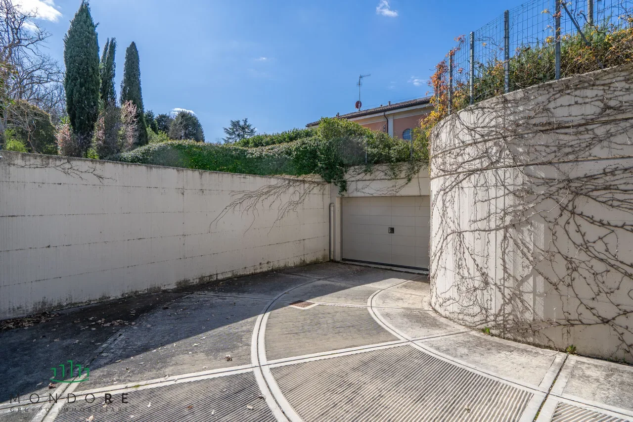Bologna four-family house