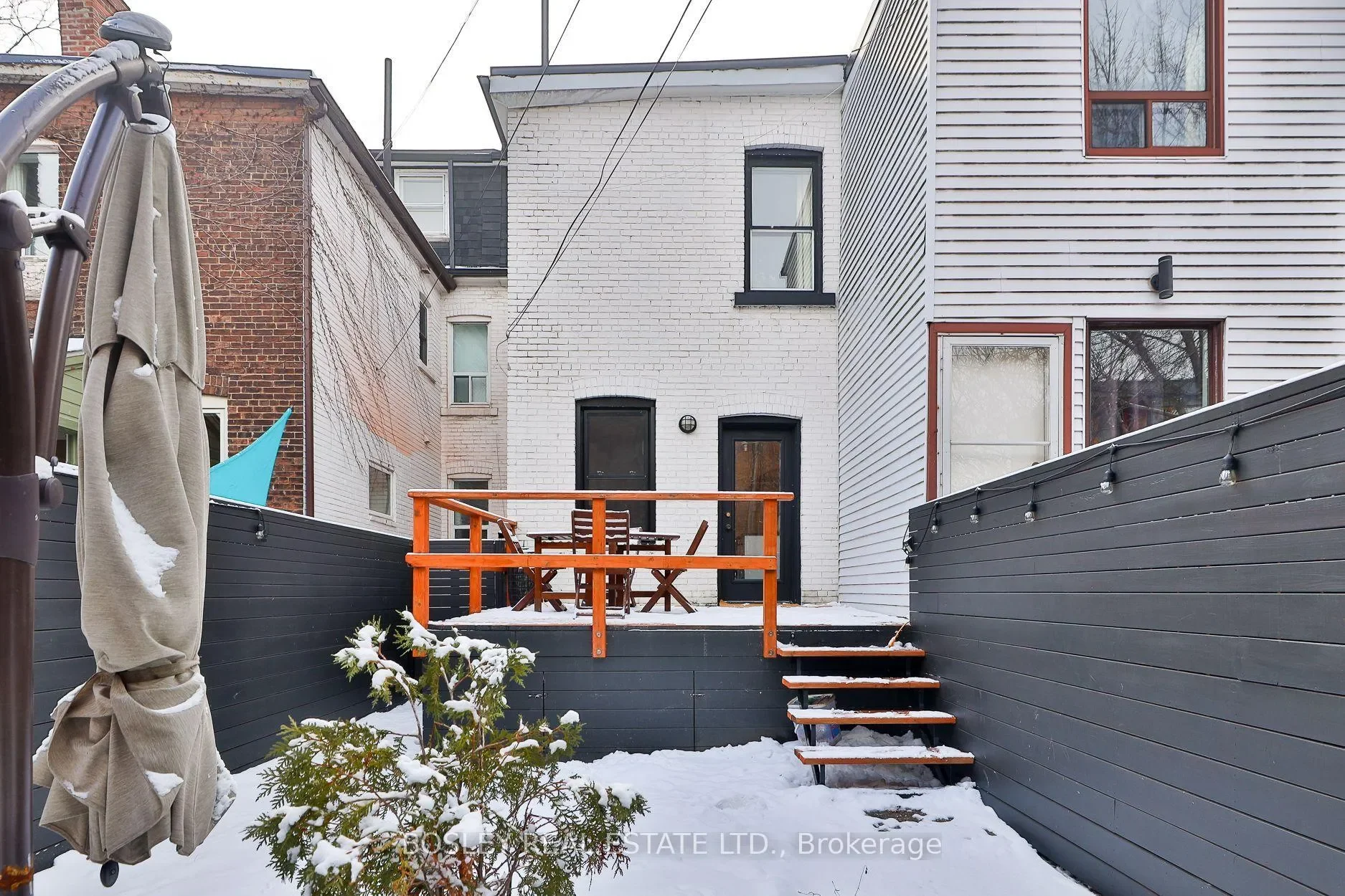 Exterior photo 6