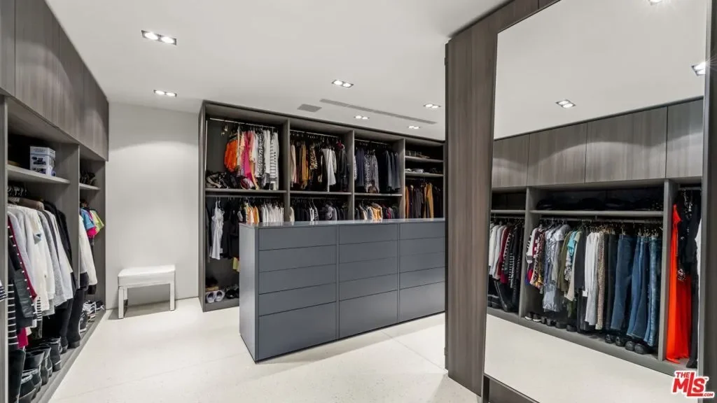 16032 VALLEY VISTA Boulevard, Los Angeles, California, United States. - Photo 28