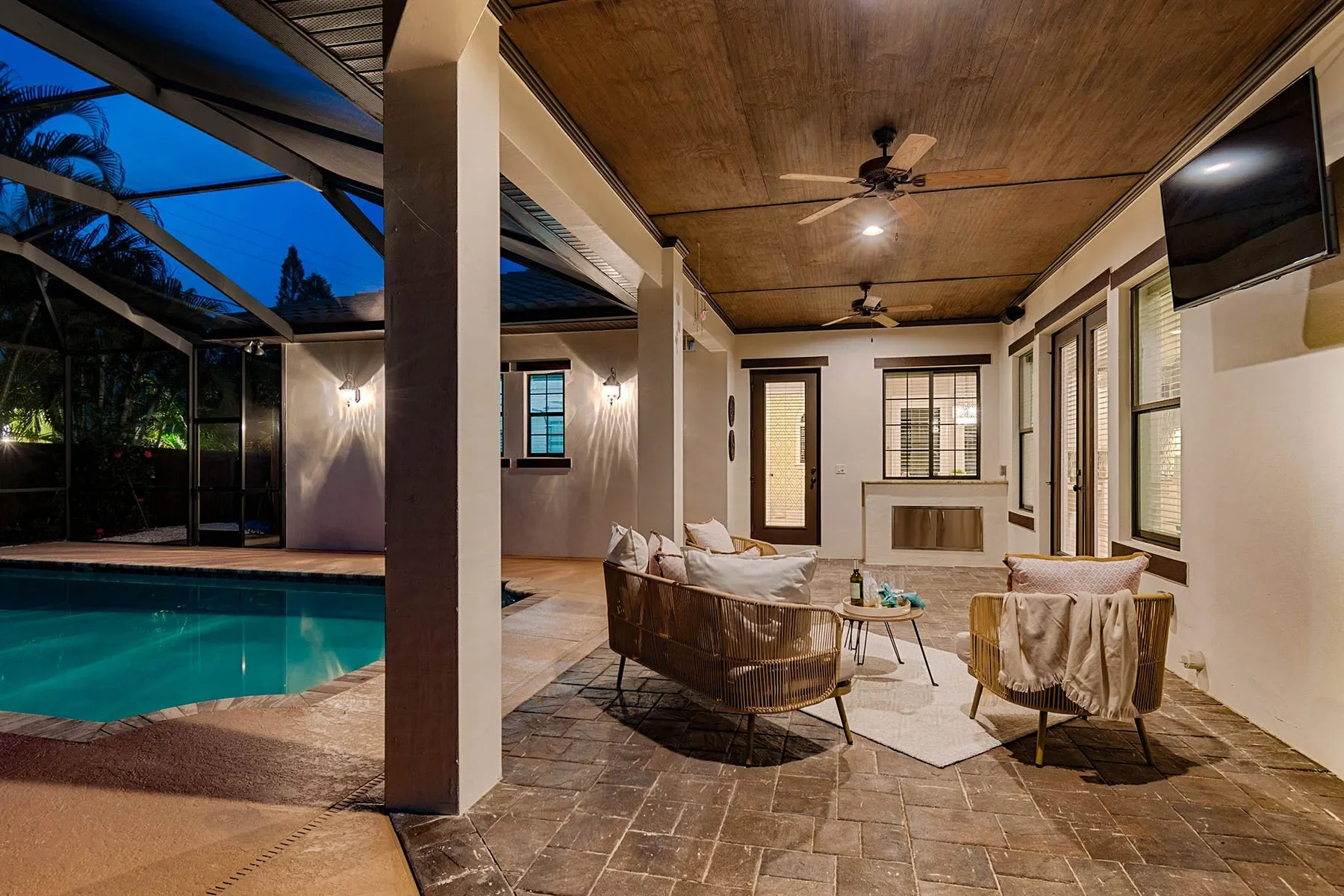 Exterior photo 12