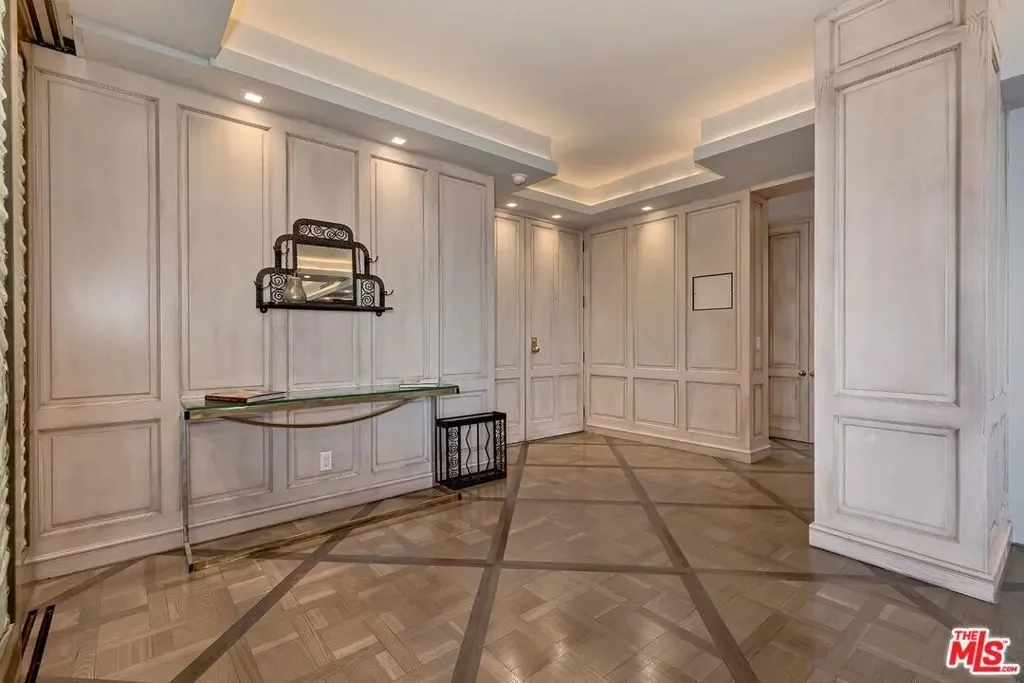211 S Spalding Drive 603S, Beverly Hills, California, United States. - Photo 6