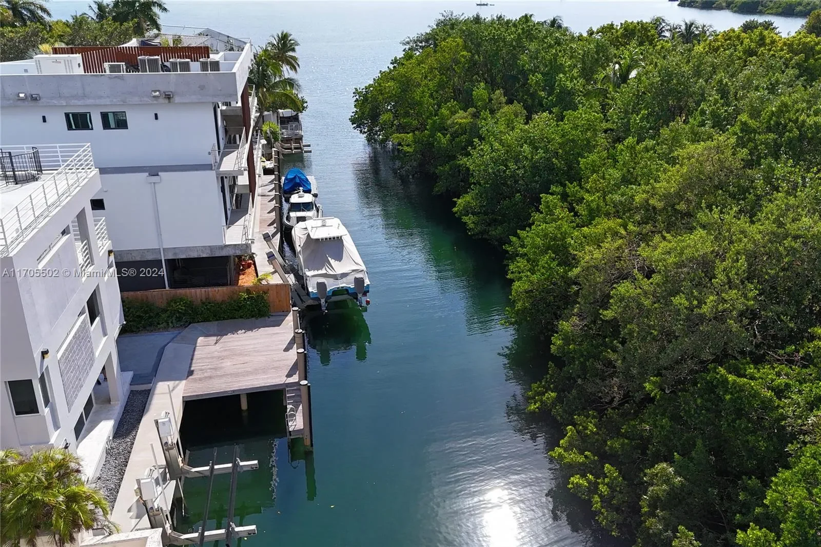 3566 Rockerman Rd, Miami, Florida, United States. - Photo 30