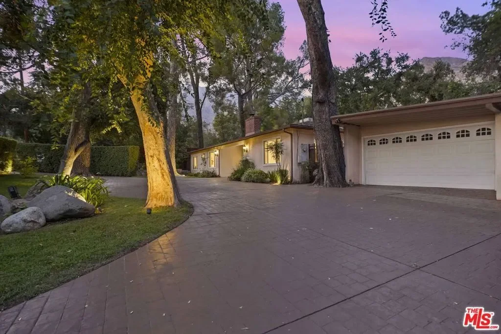 2452 N Altadena Drive, Altadena, California, United States. - Photo 4