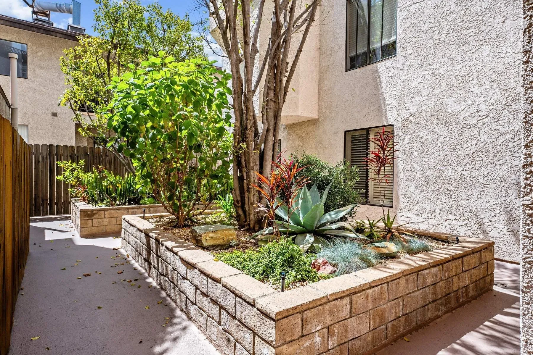 11939 Weddington Street 313, Valley Village, CA 91607, Los Angeles, California, United States. - Photo 17