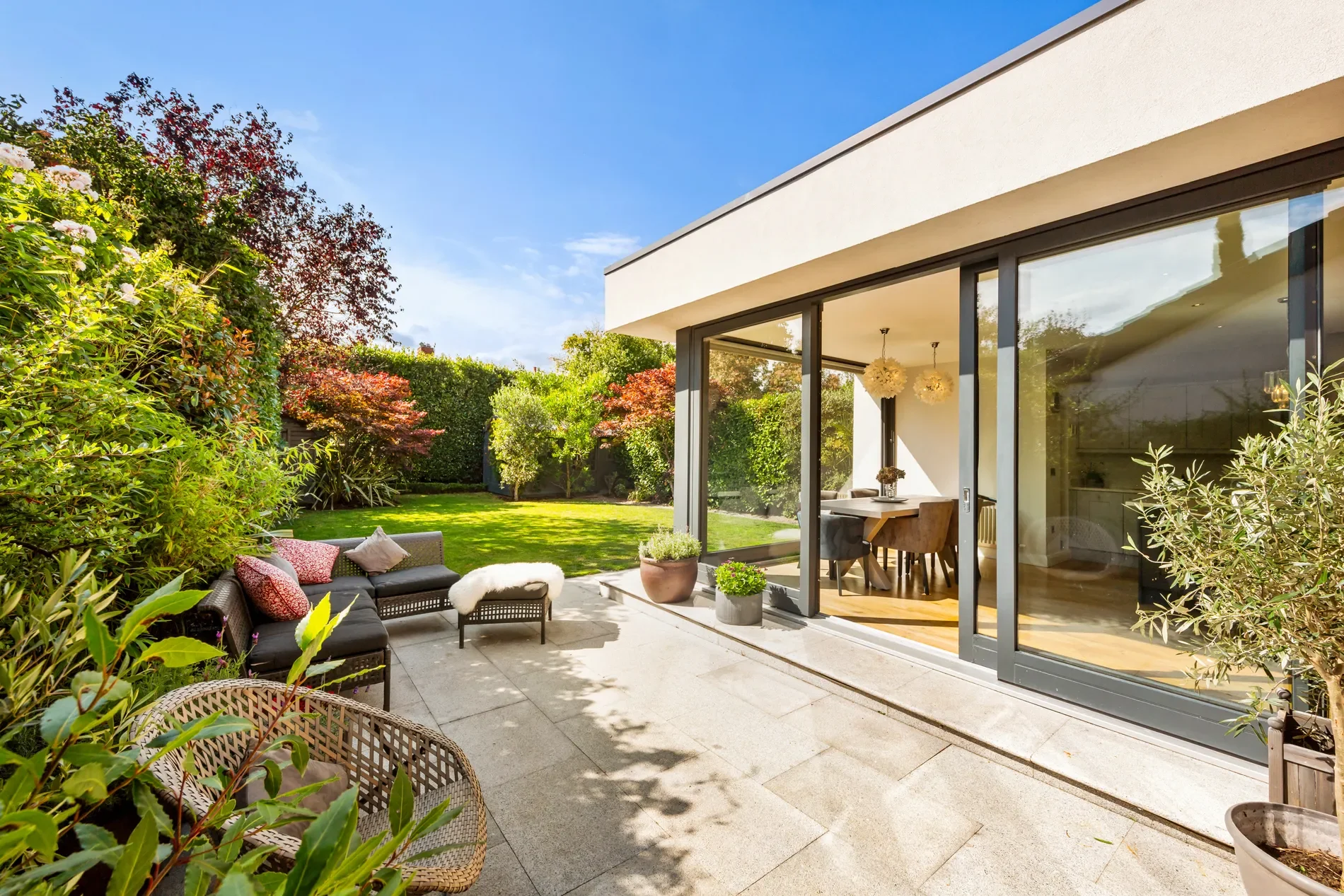 Exterior photo 5