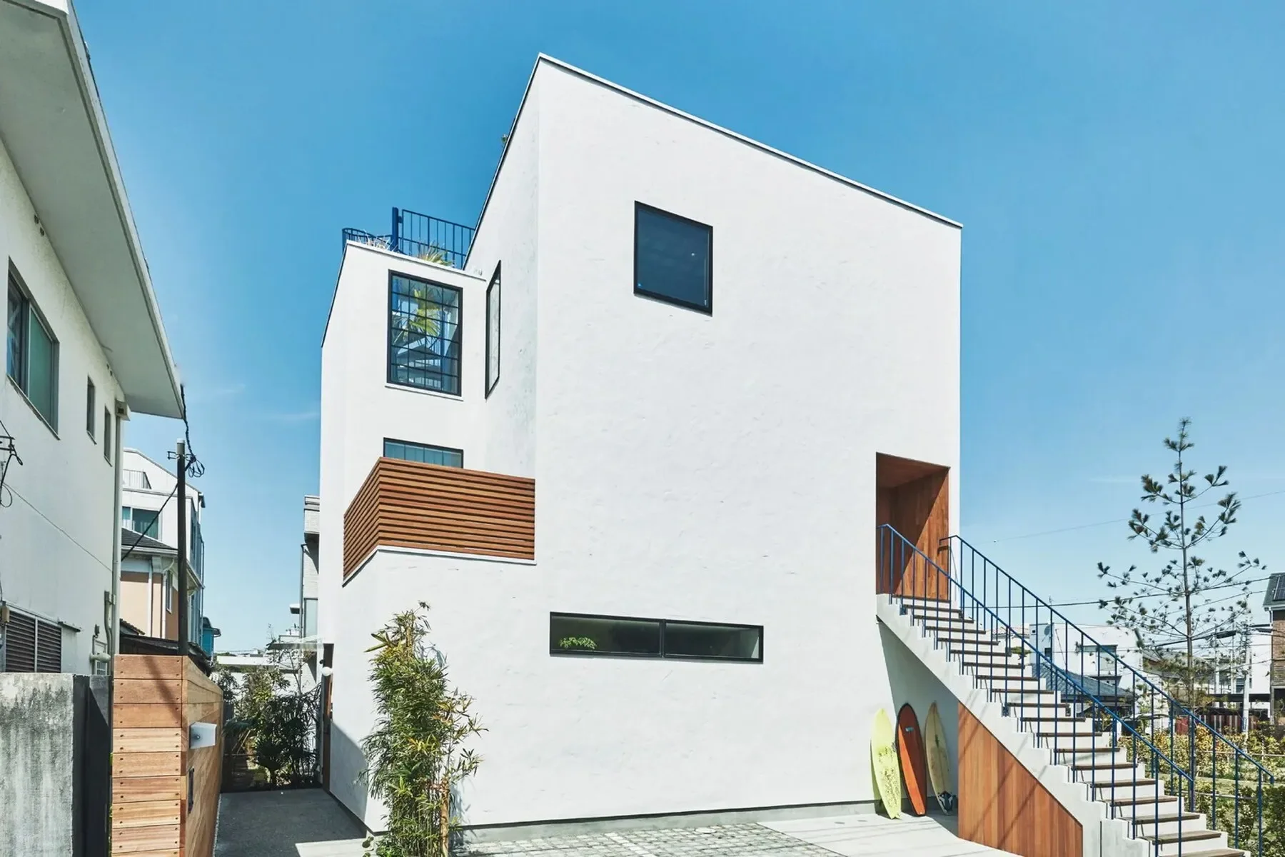 Exterior photo 1