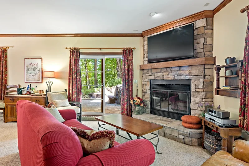 236 Ch. de la ForÍt, Laurentides, Mont-Tremblant, Quebec, Canada. - Photo 2