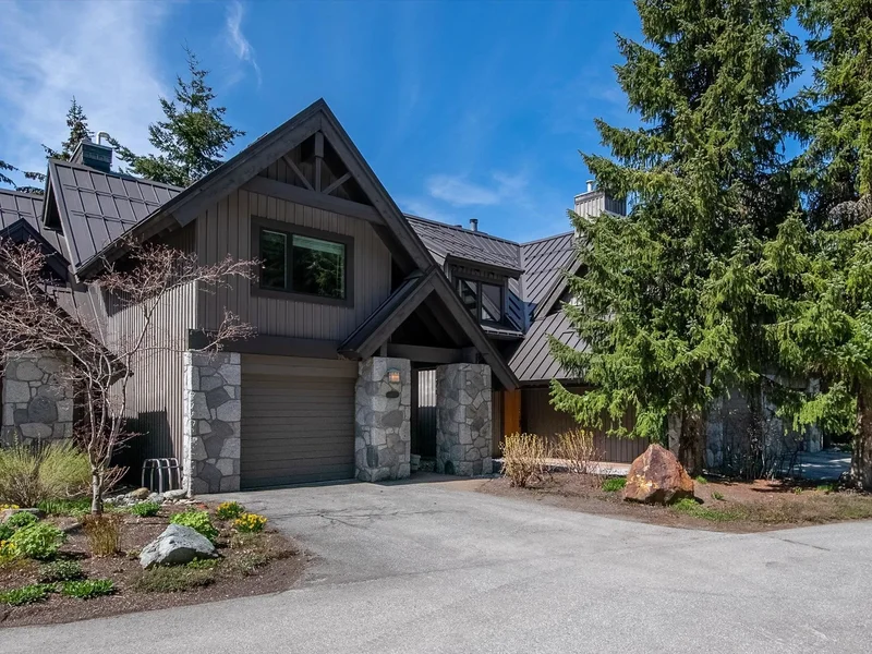 Ski-in/Ski-out Townhome in Whistler