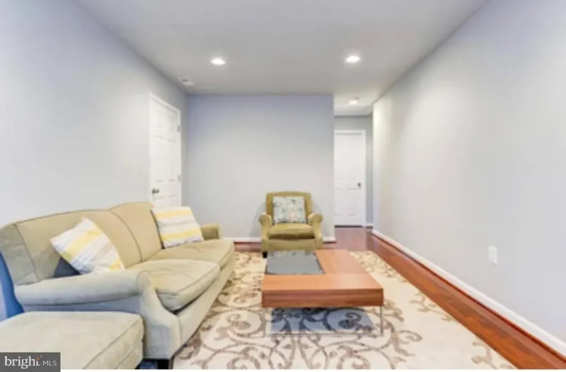 2700 ARLINGTON, Arlington, Virginia, United States. - Photo 2