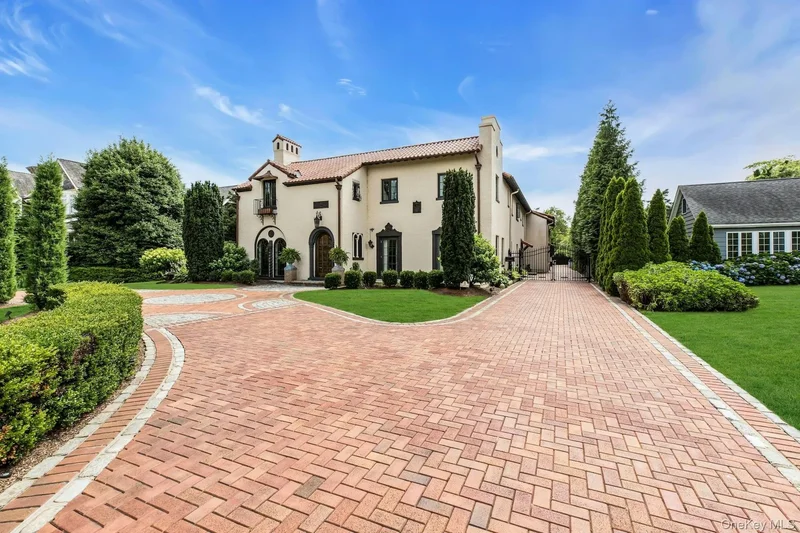 259 Lakeview Avenue W, Brightwaters, New York, United States. - Photo 37
