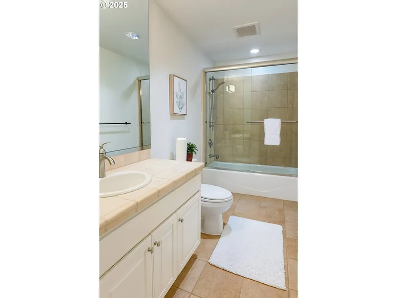 5421 SE SCENIC LN #101, Vancouver, WA 98661, Vancouver, Washington, United States. - Photo 27