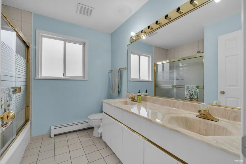 426 W 44th Avenue, Vancouver, British Columbia, Canada. - Photo 3