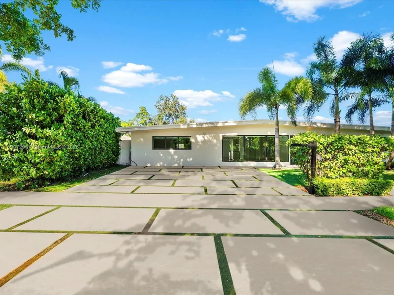 Single Family Residence in North Miami Beach