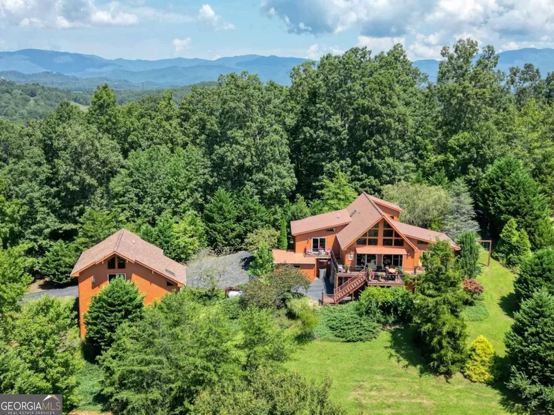 Single Family Residence in Hayesville