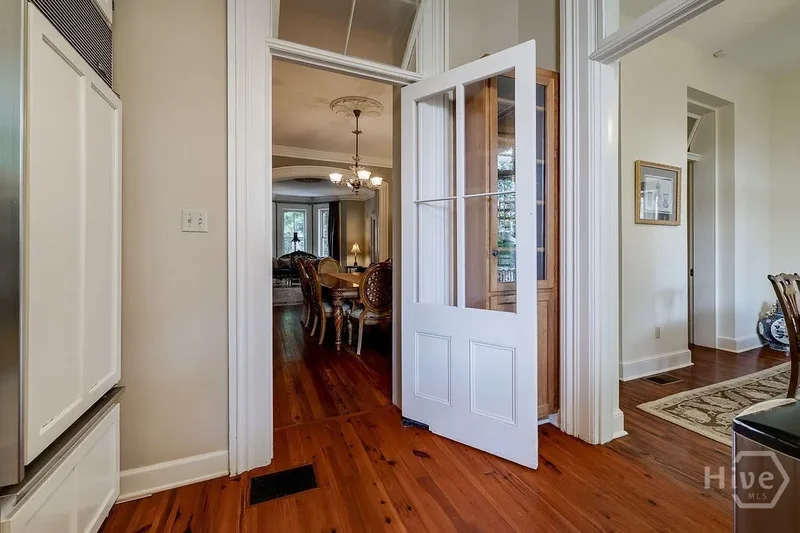 118 E Gaston Street, Savannah, Georgia, United States. - Photo 15