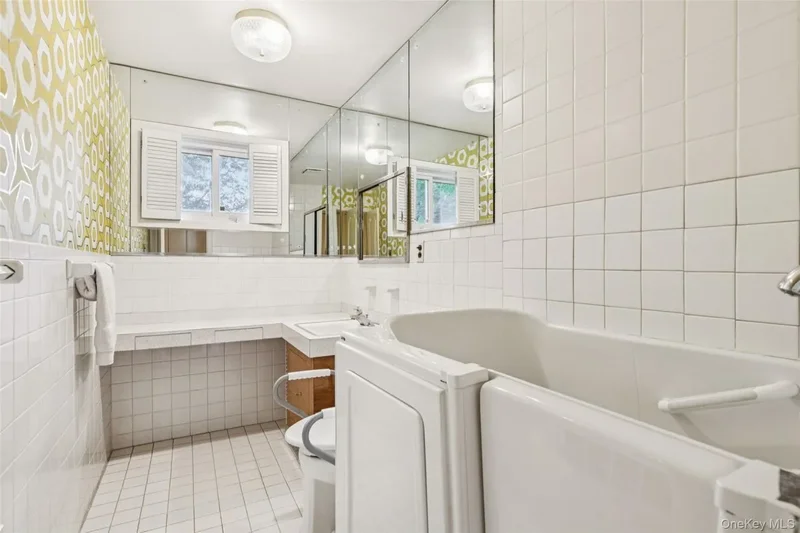 75 Mimosa Drive, Roslyn, NY, 11576, USA, Roslyn, New York, United States. - Photo 4
