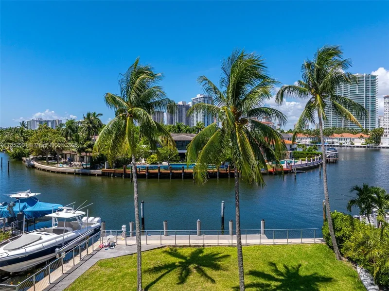 268 S Parkway, Golden Beach, Florida, United States. - Photo 59
