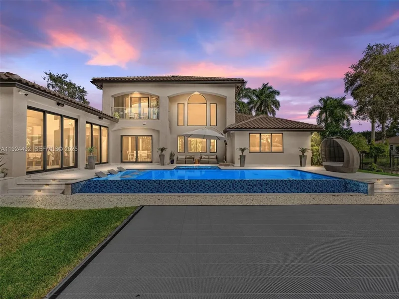 Single Family Residence in Plantation