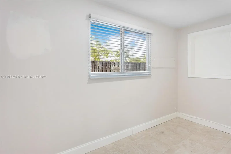 3241 NE 17th Ave, Oakland Park, FL 33334
