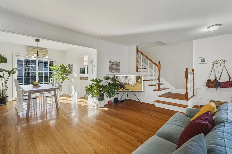 1290 Ch. Waterloo, Mount Royal, Quebec, Canada. - Photo 15