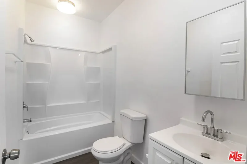 1820 W 11th Street, Los Angeles, California, United States. - Photo 6