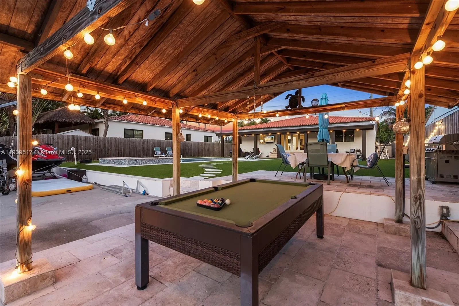 7940 Hawthorne Ave, Miami Beach, Florida, United States. - Photo 9