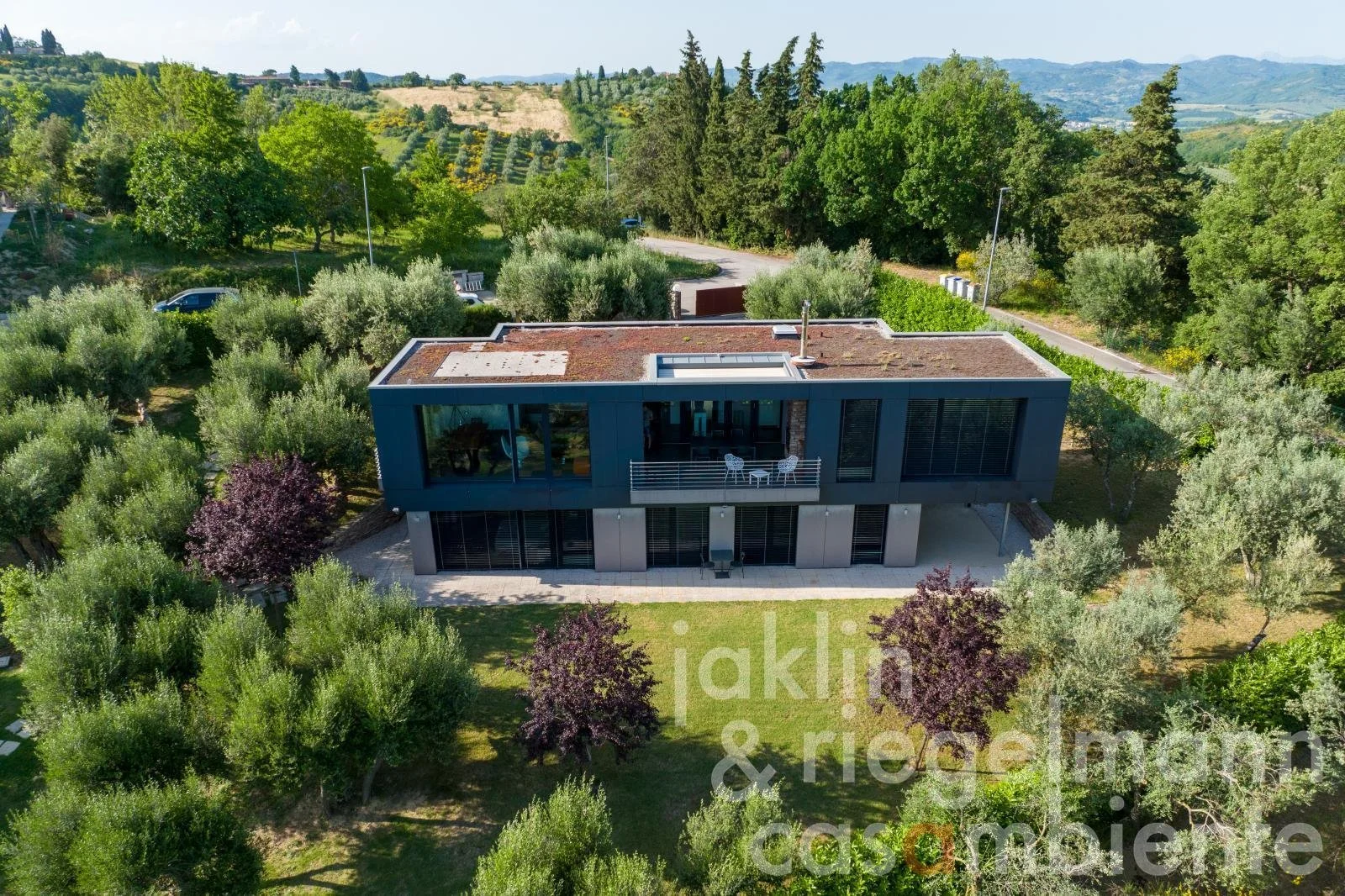 Exterior photo 7