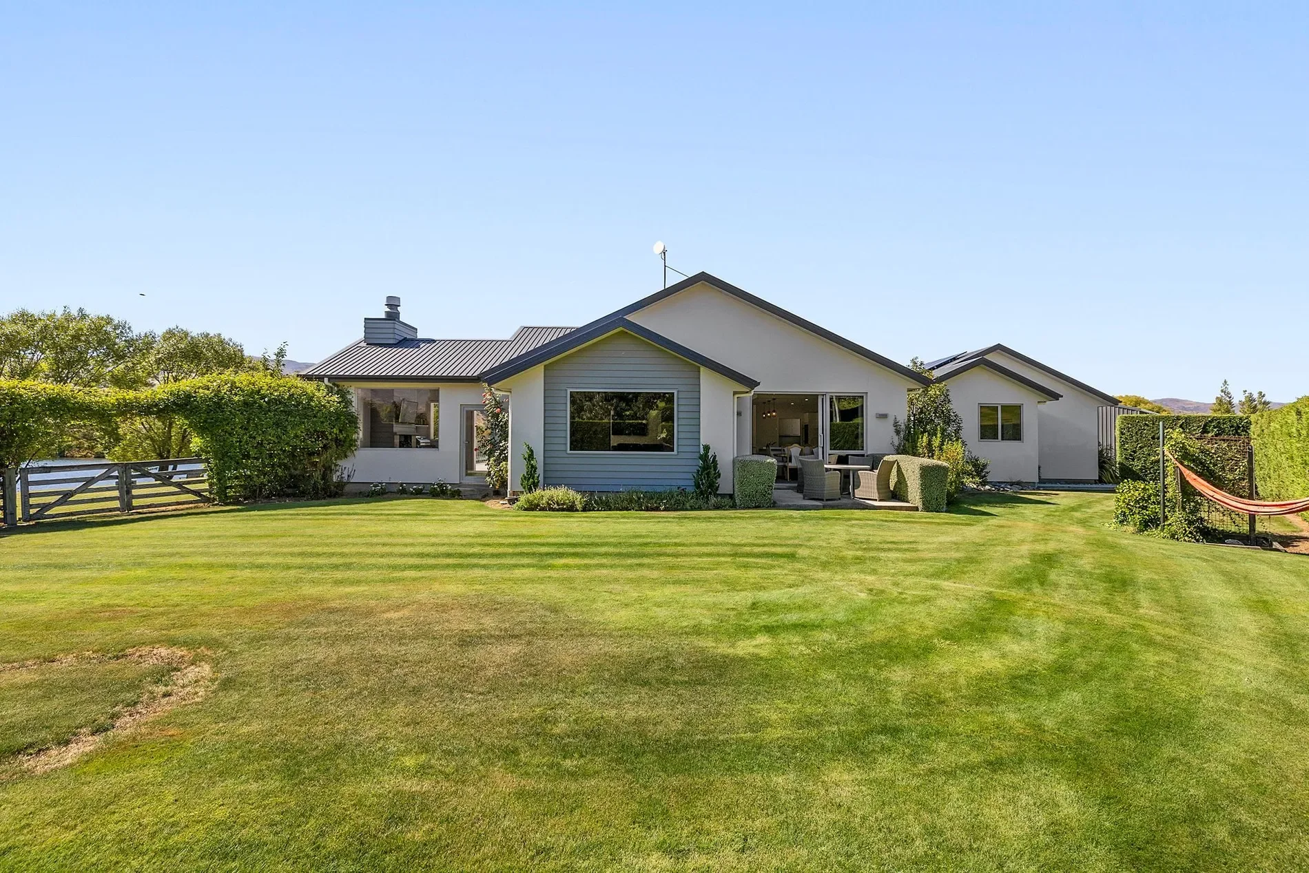 Exterior photo 4