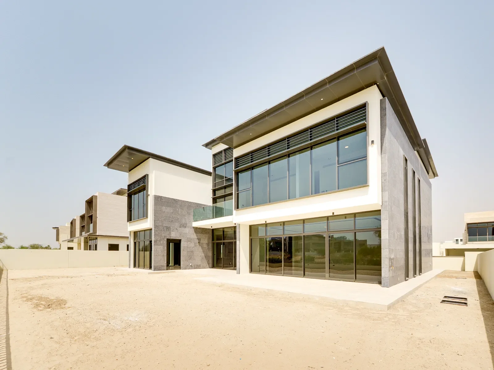 Exterior photo 2