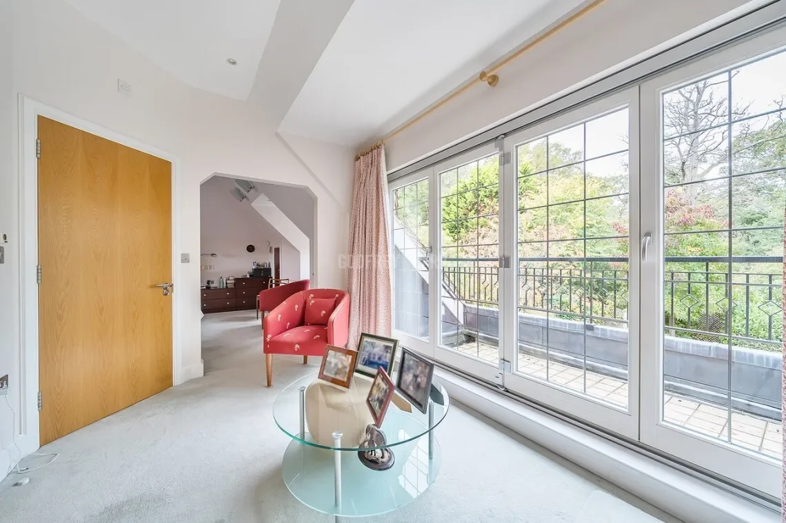 Eleanor Crescent Mill Hill Village, London, England, United Kingdom. - Photo 10