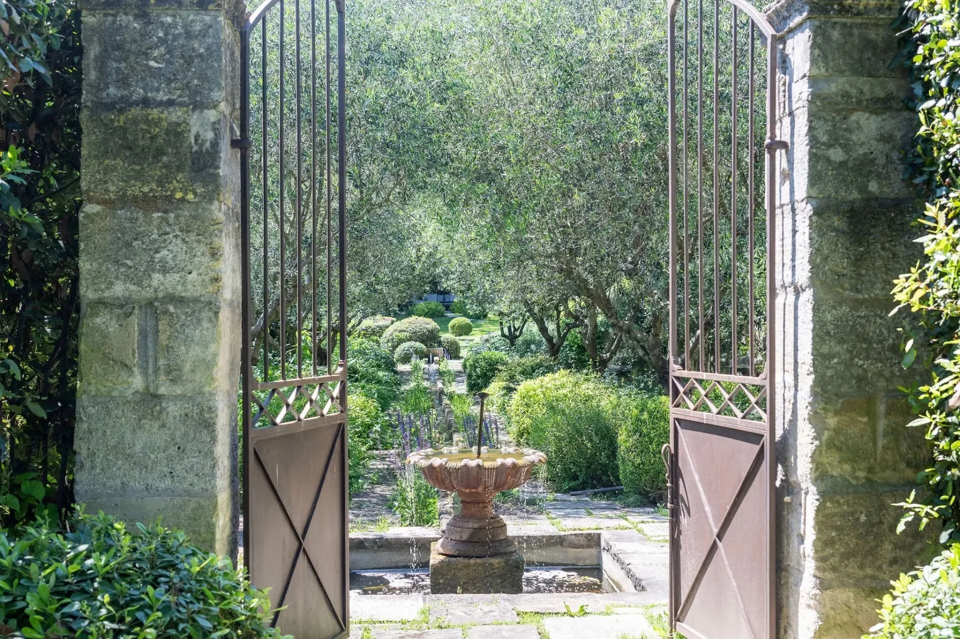 Exterior photo 9