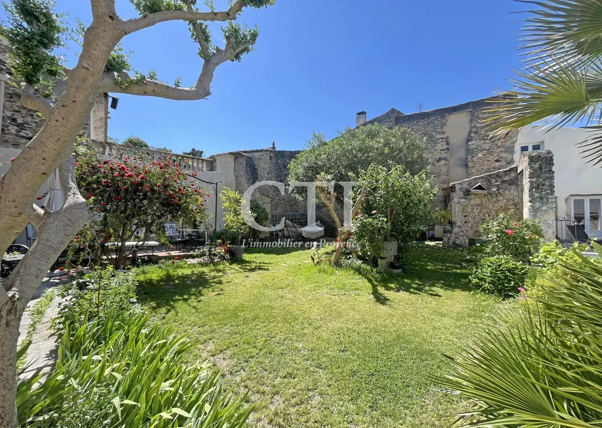 Exterior photo 10