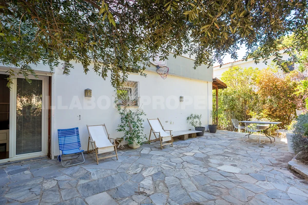 Exterior photo 4