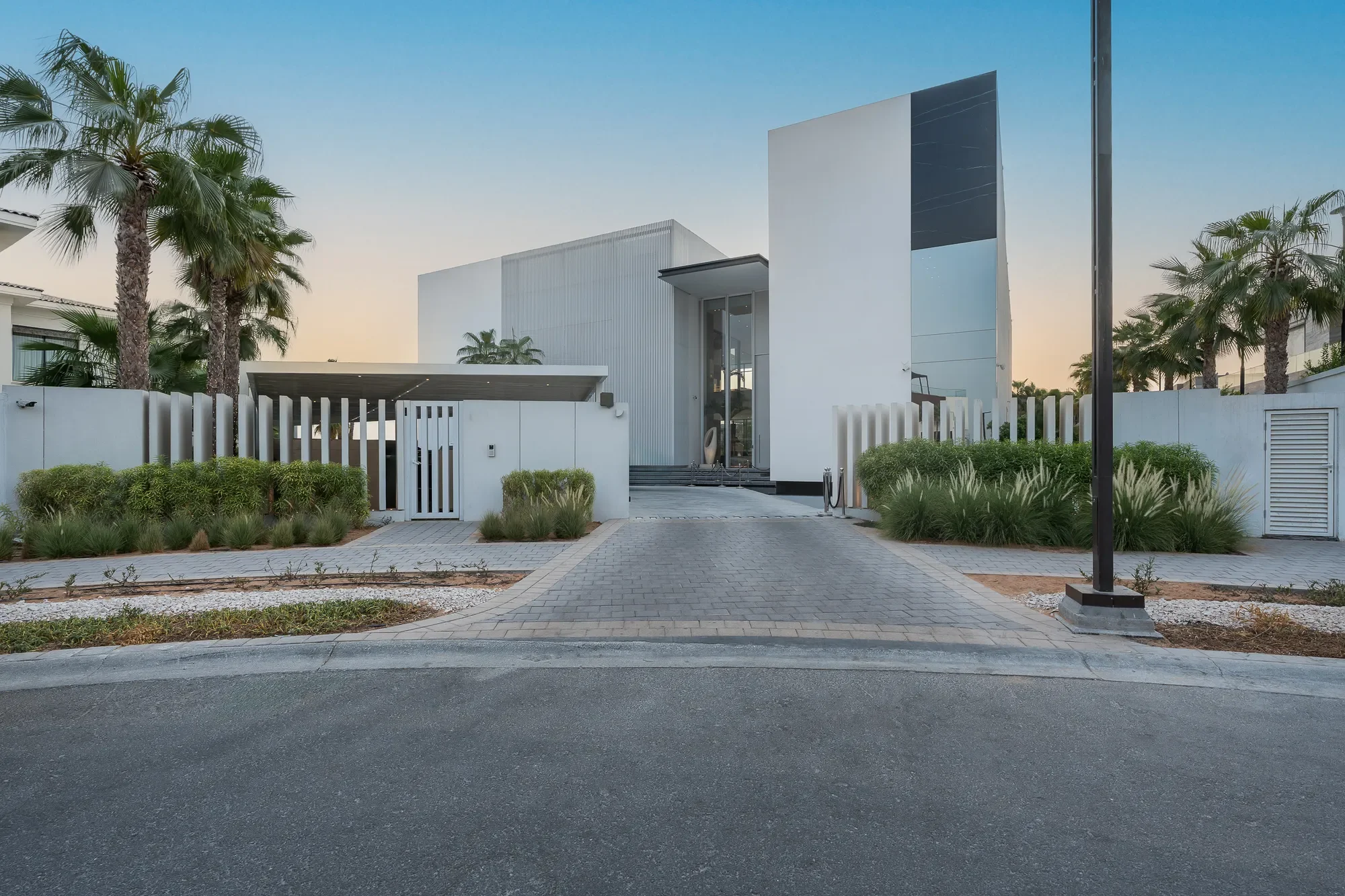 Exterior photo 5