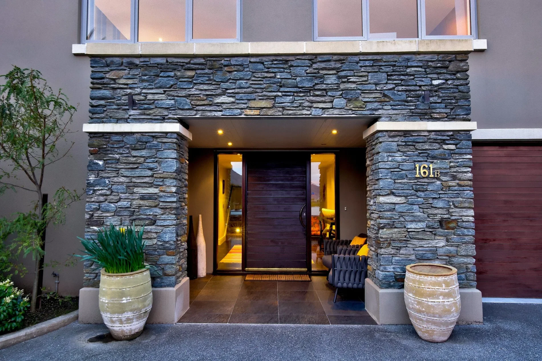 Exterior photo 9