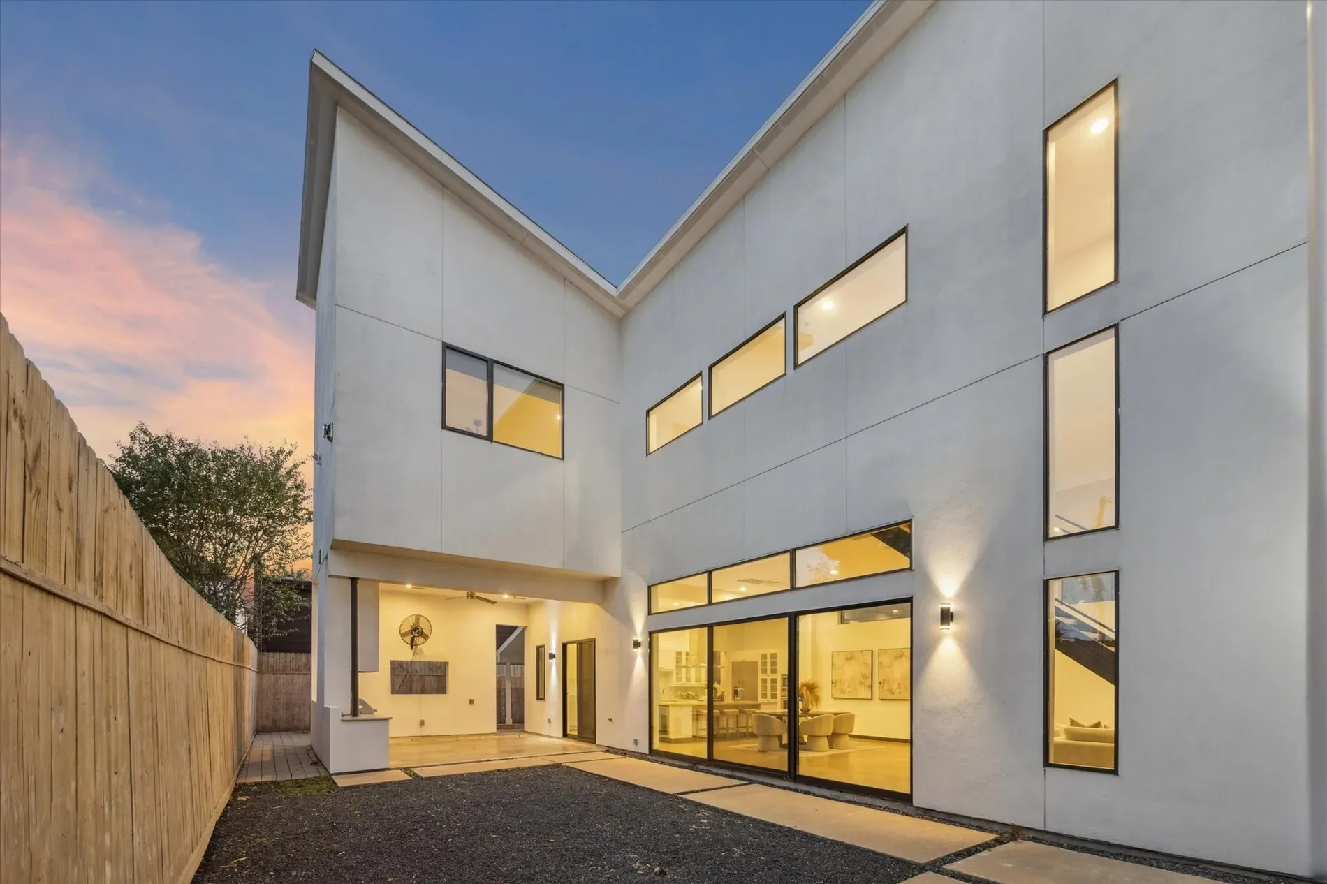 Exterior photo 8