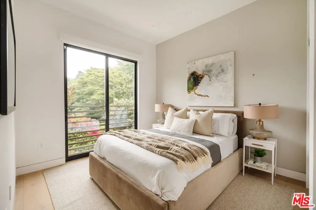 8446 Kirkwood Drive, Los Angeles, California, United States. - Photo 5