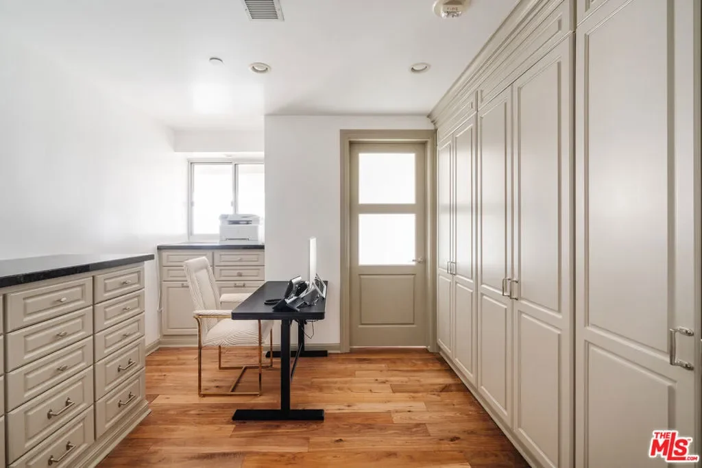 10375 Wilshire Boulevard 11H, Los Angeles, California, United States. - Photo 16